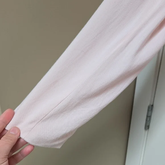 Aritzia Talula Light Pink Blazer Long sleeve Pockets Women's size 10 - Picture 3 of 5